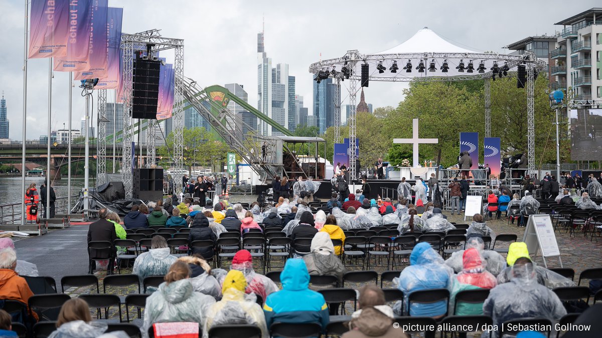 Mit dem Schlussgottesdienst an der Weseler Werft ist der dritte <a href="/OekumenischerKT/">Ökumenischer Kirchentag</a> in Frankfurt zu Ende gegangen. Es war uns eine Freude! 😊 #oekt21

Ihr habt den Abschlussgottesdienst verpasst? Dann hier entlang 🎥 ➡️ t1p.de/cz15