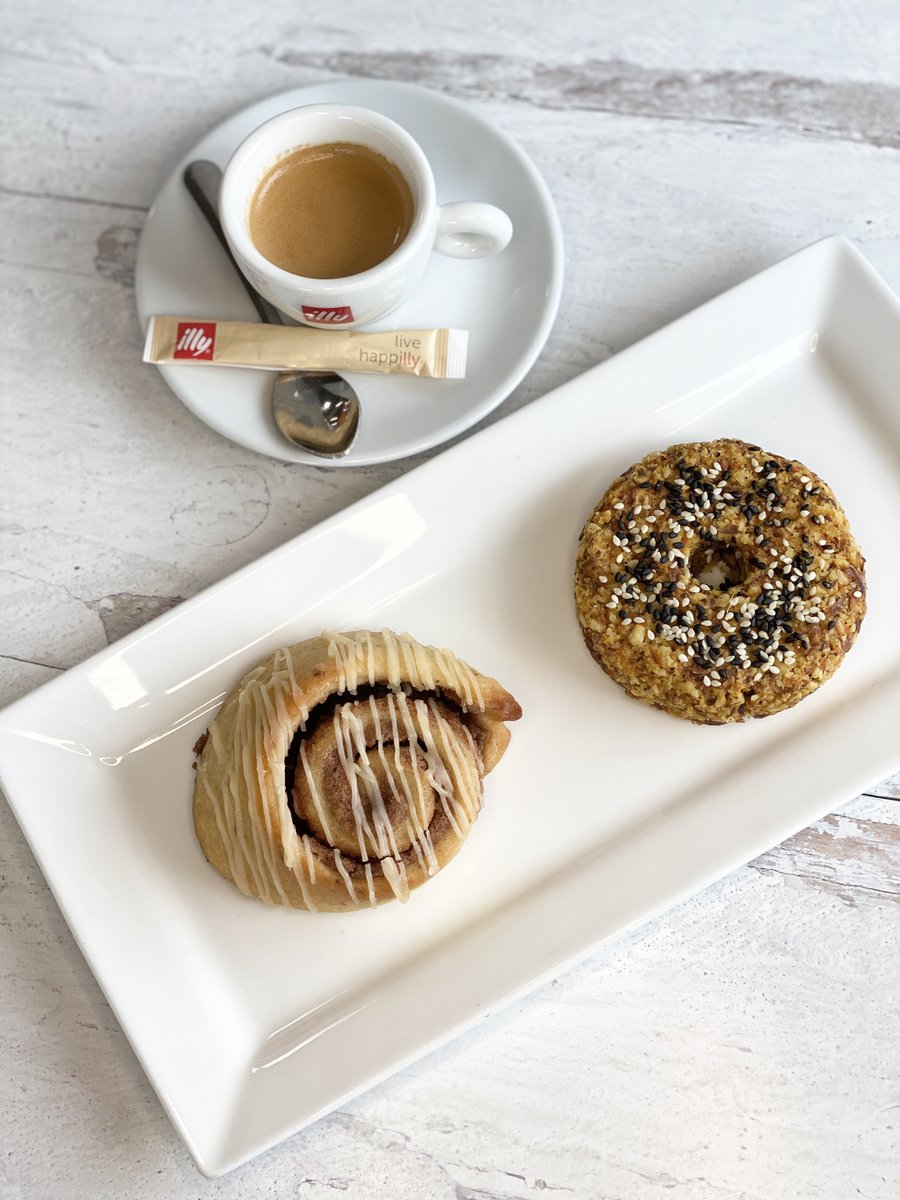 Coffee and pastries anyone? ☕🥐🥯️

#veganbreakfast #veganglutenfree