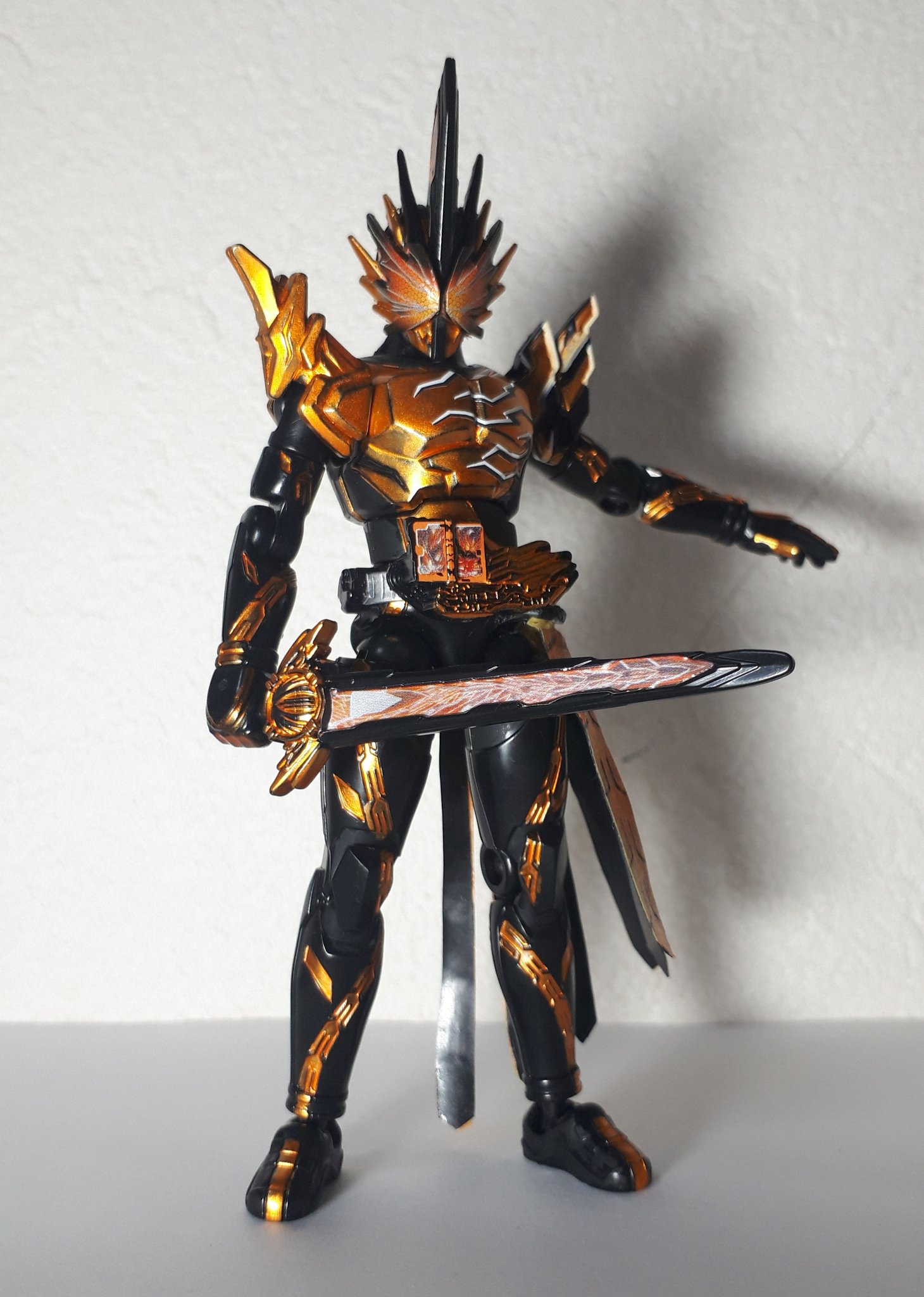 メタリナス Al Twitter エターナルフェニックス 虚無 漆黒の剣が 無に帰す 装動の仮面ライダーファルシオン 完成しました 頭部のシャープ化 アーマーをメタリックオレンジで塗装 腰のローブをビニールテープで再現しました 装動 装動抜刀 仮面