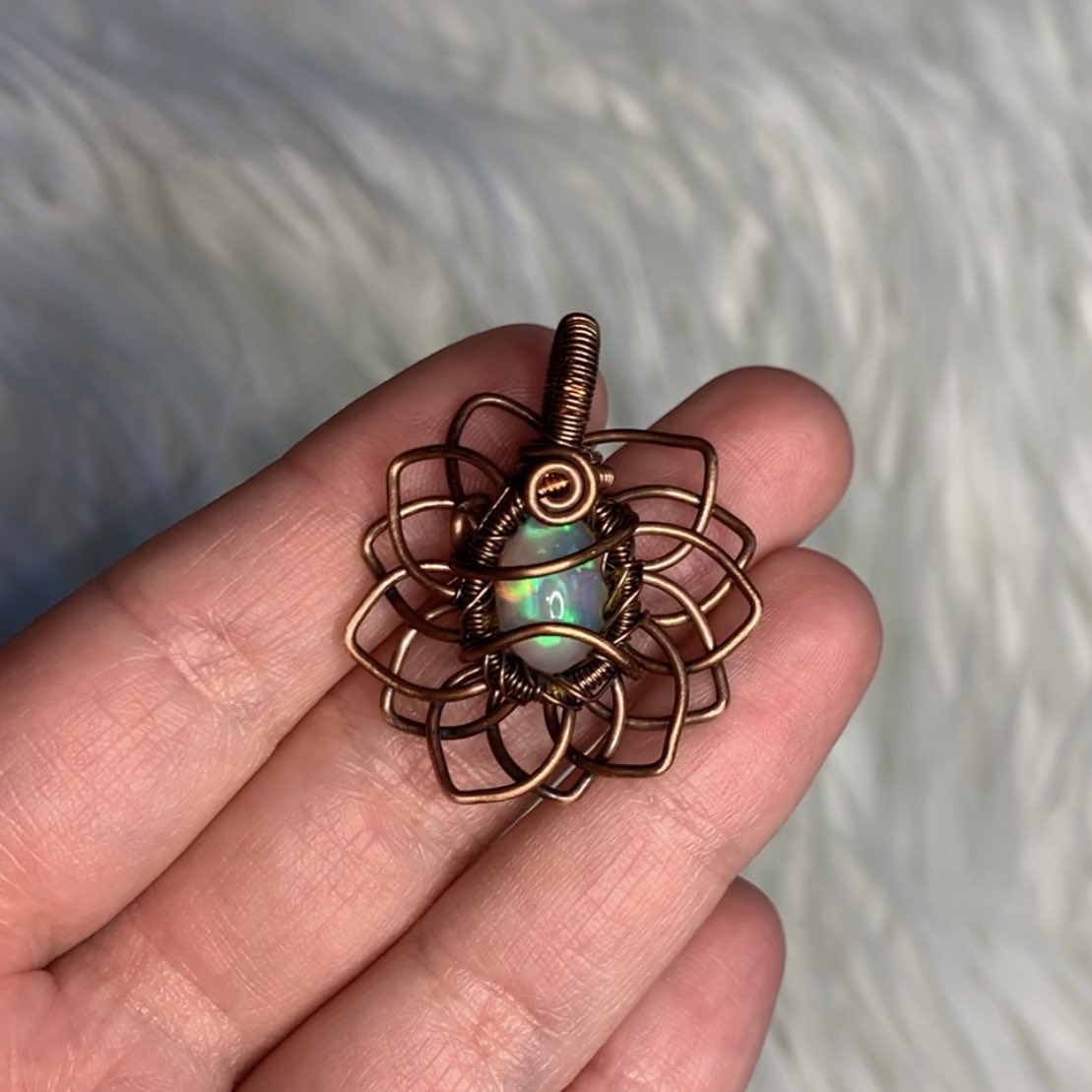 mildhippie's tweet image. 🌈 OPAL SUNFLOWER GIVEAWAY 🌈

how to enter:
• retweet this post 
• follow me (@mildhippie)

for extra entries:
• tag friends below

Winner will receive an opal sunflower pendant (*similar to the pics below*) handmade by me ✨

Ends June 1st :)