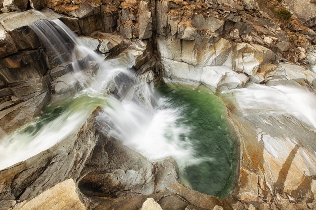 RomyLienhard's tweet image. Road trip through my lovely country. The #devilsbridge and the Reuss gulch, #lakelucerne and a wonderful ride over a mountain pass. From sun into snow into rain, a typical spring. #inlovewithswitzerland @ilovelucerne  @infokantonuri @MySwitzerland_e