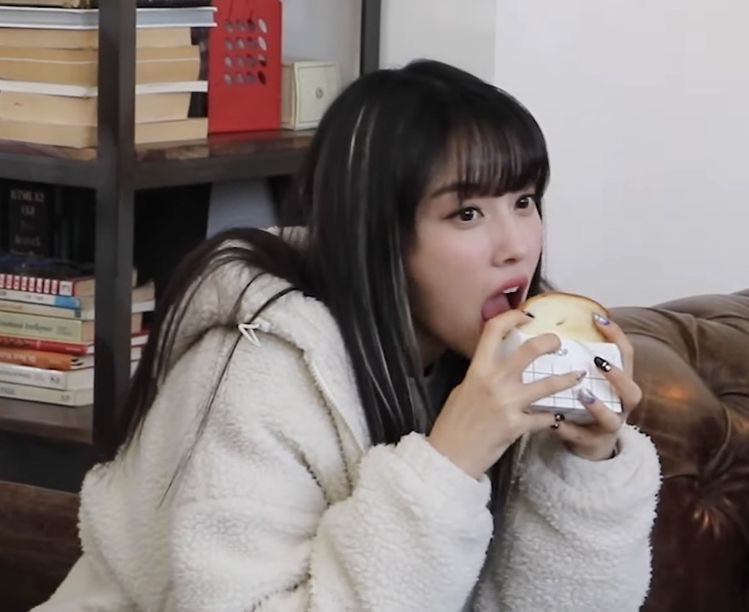 jayoonthinker's tweet image. nom nom