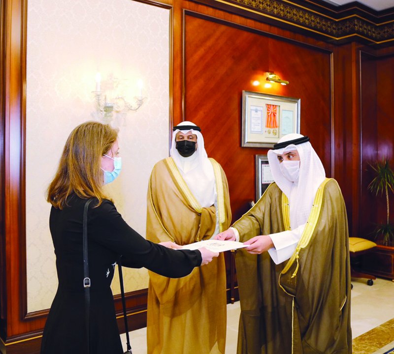 kuwaittimesnews's tweet photo. Foreign Minister receives new envoys’ credentials https://t.co/EOhYiAnHkP via @kuwaittimesnews
#KuwaitFM #UKAmbassador https://t.co/p15Xhu6j7A