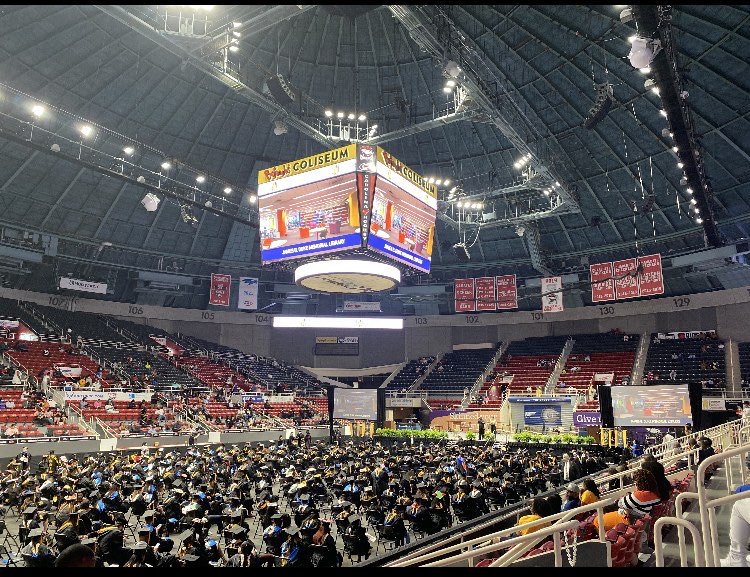 CoachAdair's tweet photo. Last year my baby boy didnโt get to walk in his 2020 Commencement ๐๐พ๐๐ค One year later by Gods good grace Iโm sitting here in Charlotte, NC ๐๐พ๐๐พ๐๐พ You did it son โค๏ธ๐๐พ๐#delayedbutNOTdenied #JCSU2020 #MagnaCumLaude๐ค #FourYearLetterWinner #Champion๐ https://t.co/XEchXE9sYD