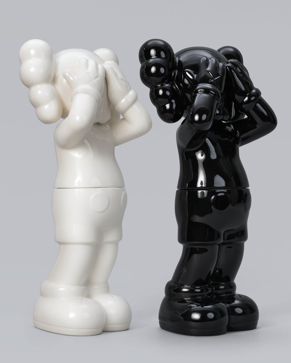ARR_ltd's tweet photo. To commemorate this historical hot-air balloon journey, KAWS:HOLIDAY UK , in collaboration with @ARR_Ltd – a set of limited-edition containers in black and white will be exclusively available at 17 May 10pm EDT. 

https://t.co/bw9esFI2Uk @DDT_Store

#KAWS #KAWSHOLIDAY https://t.co/xIzmkCO0jr