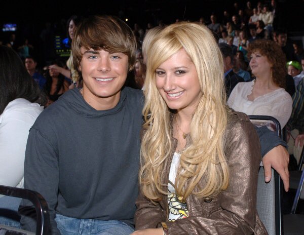 ThrowbackTisx's tweet image. May 16th, 2006: Ashley Tisdale (@ashleytisdale) attends a live taping of American Idol in Los Angeles, California with Paula Abdul and Zac Efron

•@PaulaAbdul @ZacEfron