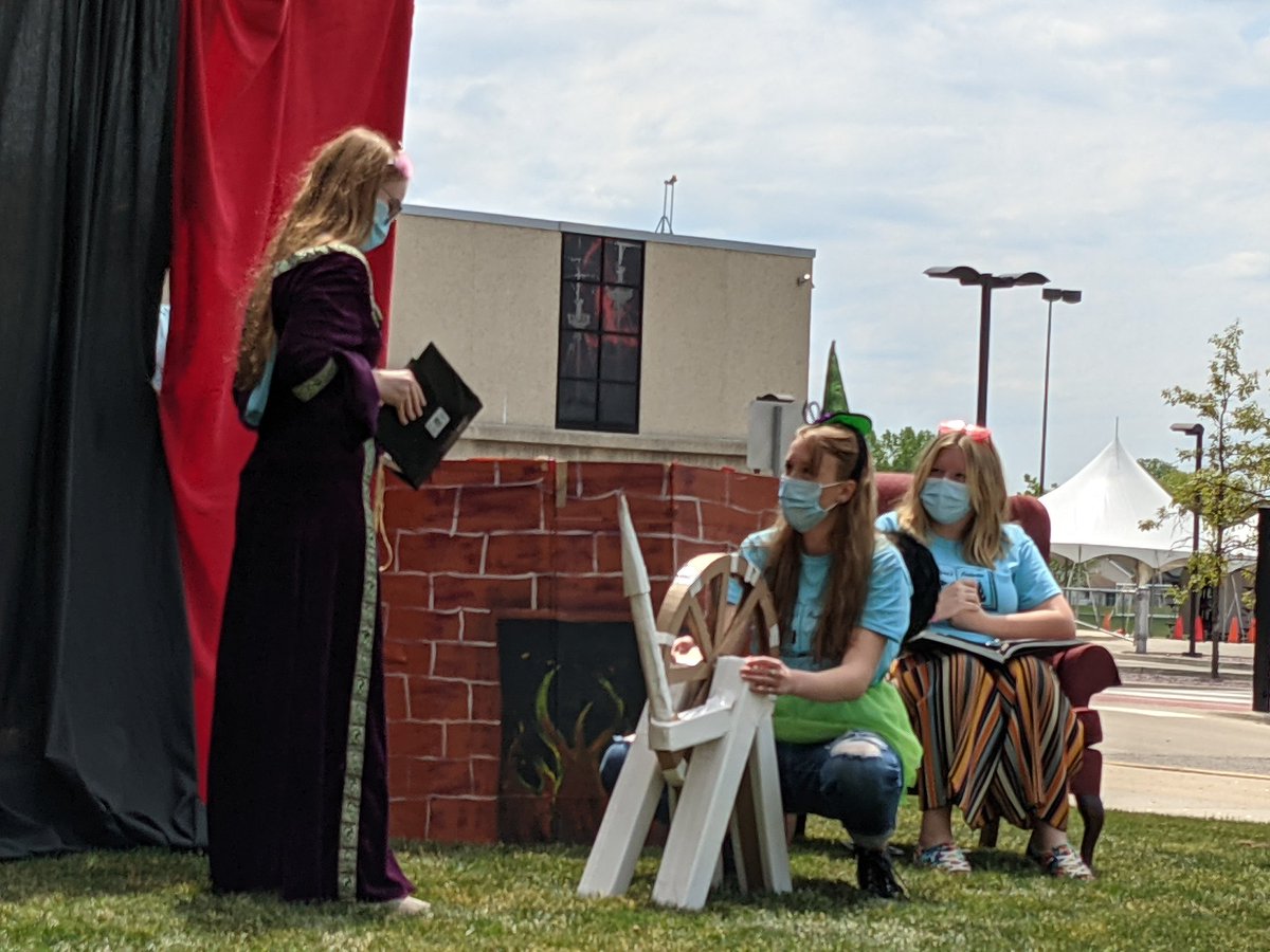 Mrs. Locher tweet media