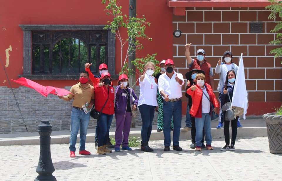 figueroa_olvera's tweet photo. Agradezco a las y los vecinos de la colonia "El Chamizal", por externar sus necesidades y sumarse a este proyecto. 
Me quedo con sus comentarios, y sumaremos esfuerzos para trabajar en beneficio de las y los escobedences.

#HonestidadYTrabajoPorTi
#YoConElProfe https://t.co/ag2QtCveOg