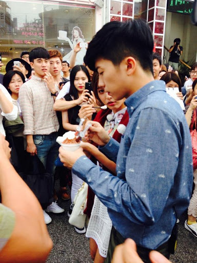 우결 촬영 현장 이런거 보면 진짜 대단하다 싶기도 하고... 우결은 그냥 처음부터 끝까지 좀 연기가 실감나는 연속극 정도로 보면 될듯