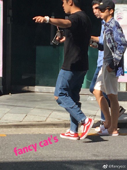 장왱 정확히 8등신 정도... 되지않을까 
어떻게 찍히냐에 따라 다르지만 더 좋은것 같기도 함