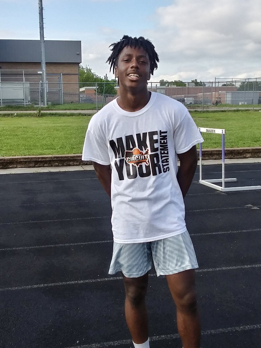 Trerich20's tweet photo. I've got goals to accomplish that is why rain,cold,snow,sleet or shine... can't knock me off my grind!💪🏾 Friday@the cave...Saturday@the track....Sunday@the cave💪🏾
#TakeNoDaysOff
#NextUpRegionals https://t.co/3Rrf9fYC1P