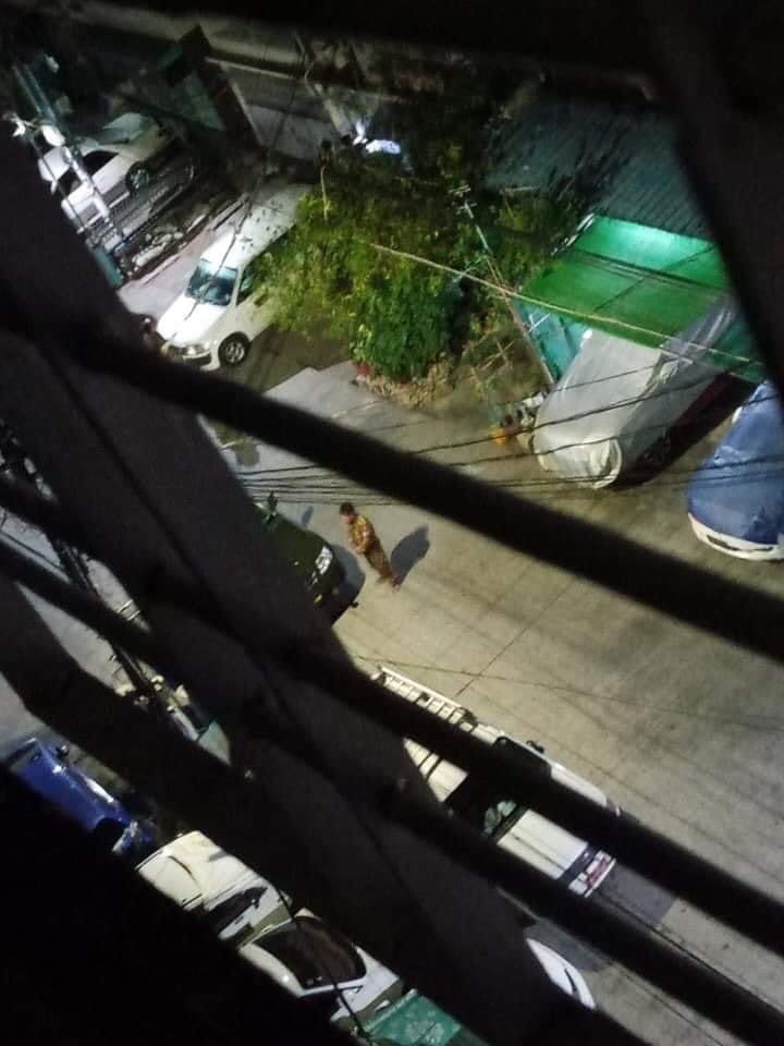 Zad71501902's tweet photo. 16.5.2021 Around 8:30 PM, In Tamwe, Terrorists invading Dhamma Wihara Street and raiding the houses to abduct the civilians.

#May16Coup 
#WhatsHappeningInMyanmar https://t.co/qJwElJbA4S