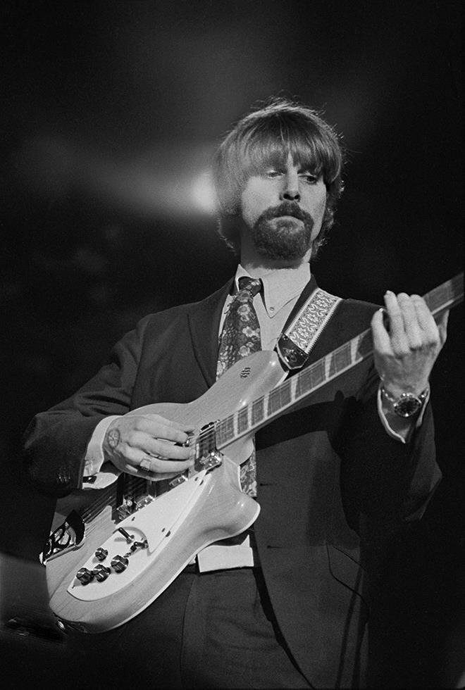 FullCircle72's tweet photo. Roger McGuinn 

Monterey Pop Festival, CA, 1967
By Elaine Mayes 📸 https://t.co/keuq7H68vq
