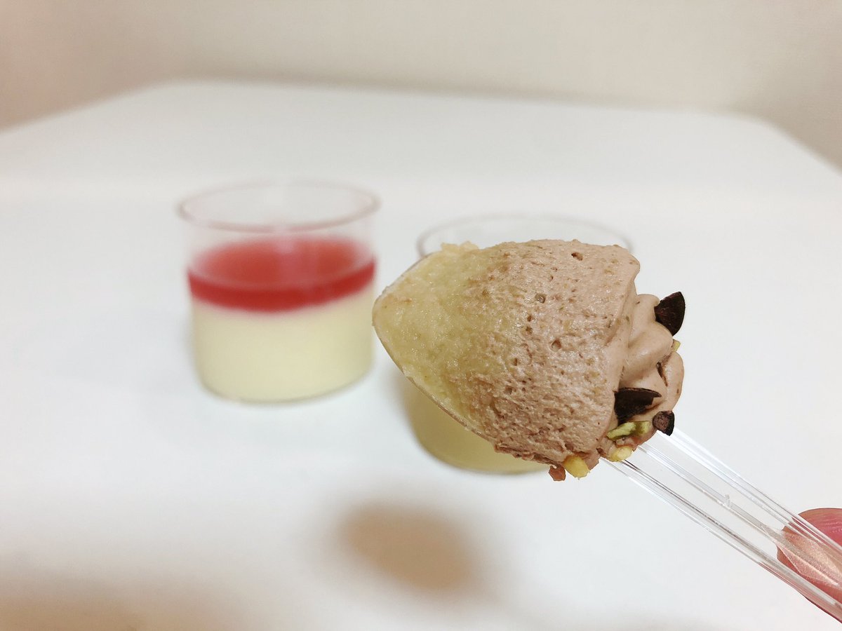 Palet_Takako's tweet photo. 和菓子を味わう癒しの時間♡
#愛知 #五ツ橋製菓『#UICO』
冷やして食べる新感覚ういろう
ういろうのもっちり食感がよき♡
ピスタチオは #名古屋タカシマヤ 限定
チョコ生クリームに負けないピスタチオの風味を存分に味わえる完成度高き一品!
#和菓子 #和菓子好きな人と繋がりたい https://t.co/syDVANfGJB