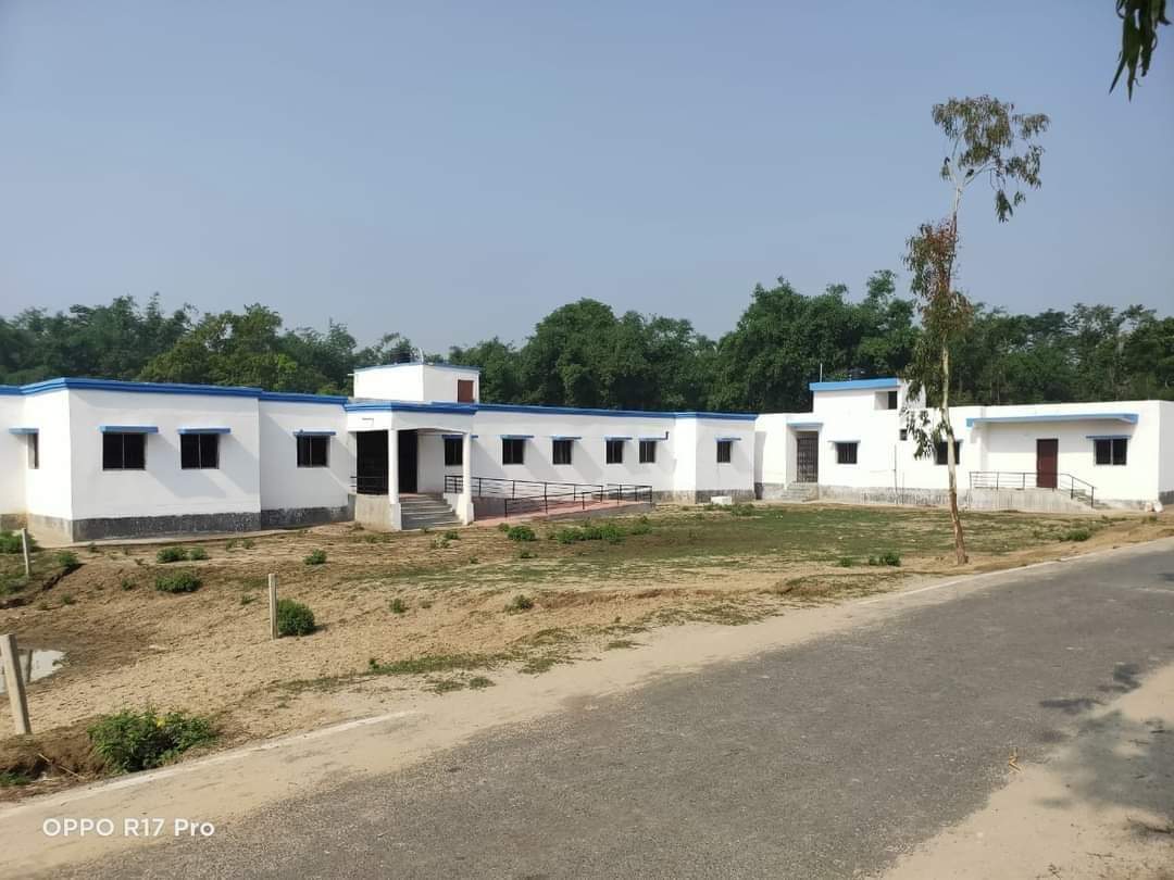 saharsarail's tweet image. सहरसा जिला के बिशनपुर पंचायत के मोर ग्राम आरन में 1 करोड़ 20 लाख रु० की लागत से पीएचसी बन कर तैयार है। संकट के समय इसे बंद रखा गया है जल्द इसकी शूरूवात की जाए, जिससे बड़ी आबादी को फायदा होगा
#openbangaonphc @mangalpandeybjp @manojkjhadu @dralokranjanbjp @PurneaTimes