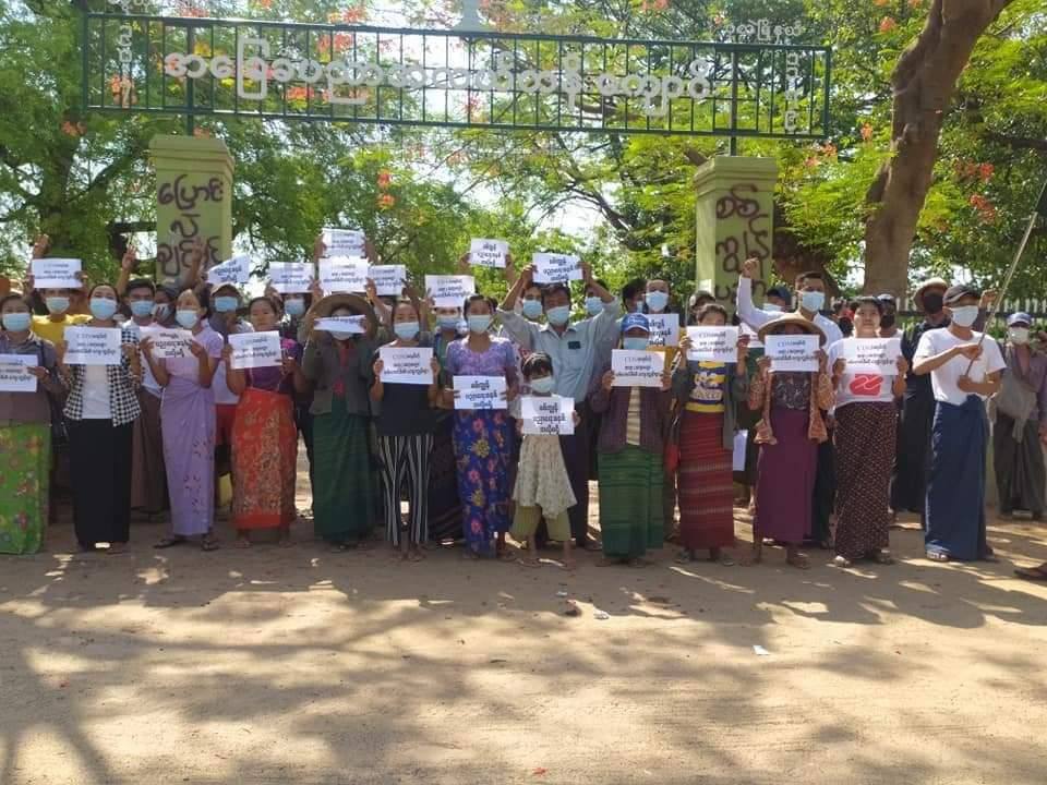 kiniceee's tweet photo. Palae township's anti military slavery education.
#OpposeSlaveryEducation
#WhatsHappeningInMyanmar 
#May16Coup
#HumansAreNotShields https://t.co/348Gr8bfMj
