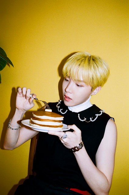 _candyclover's tweet photo. .@BTS_twt #BTS_Butter Teaser Photo 2

#BBMAsTopSocial https://t.co/ptXCcsCC2J