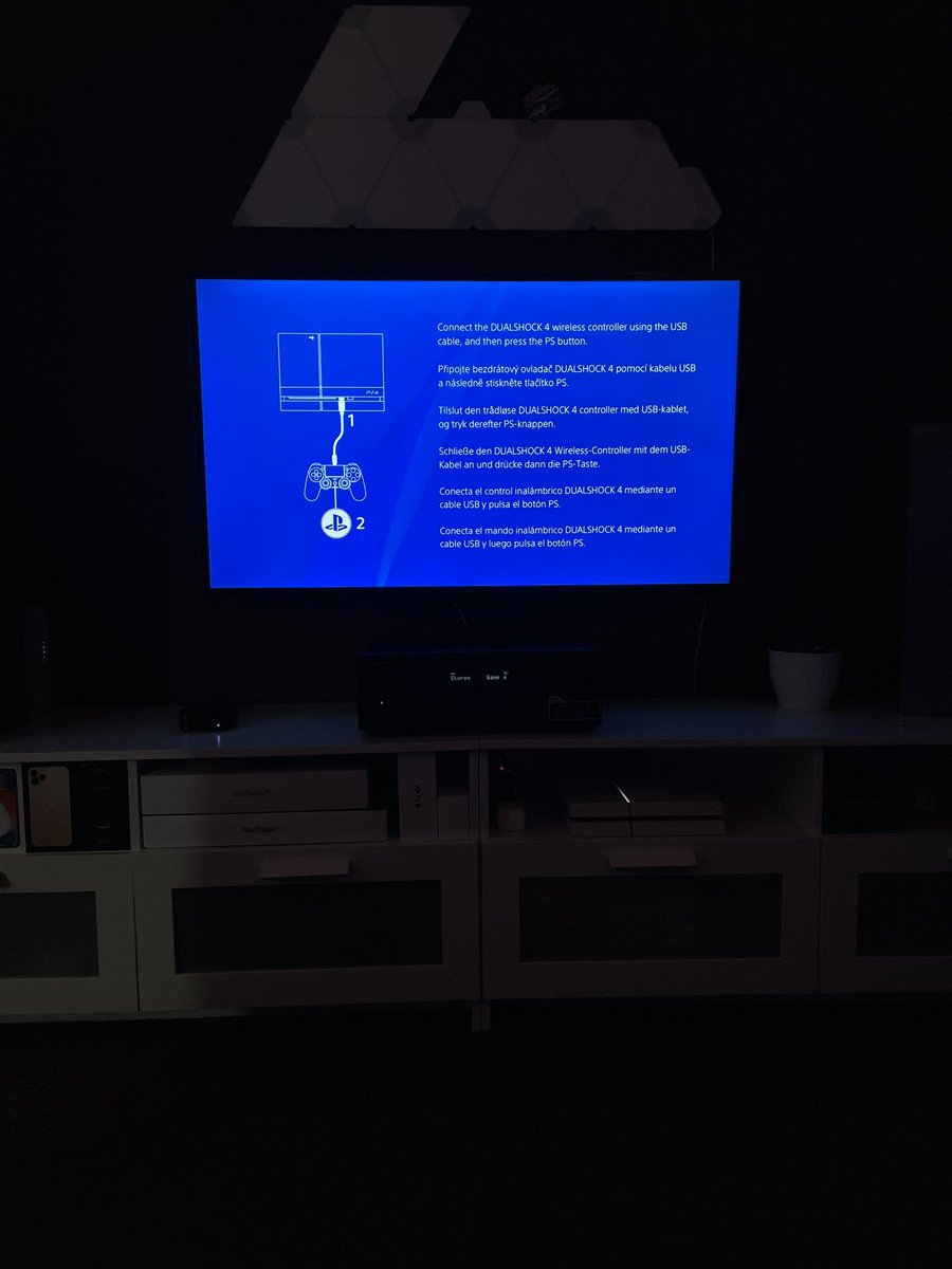 SilzeeJailbreak's tweet image. Giveaway 📢📢📢💥💥💥💥

PS4 ( White )

Must follow @2tan13y and @SilzeeJailbreak 

Must Retweet and ❤️

Tag 1⃣ Friend if you can

Comment - PS4

Last Date - 20.5.2021