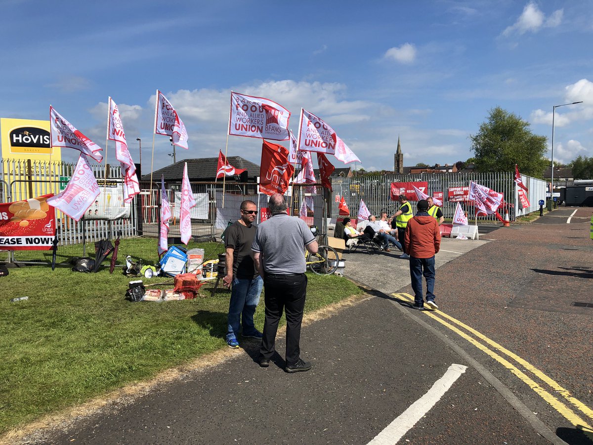 The sun is shining on the Hovis strikers today on Day 3 of all out industrial action for #payparity #wedontwantthecrumbs <a href="/bfawuni/">BFAWUNI</a>