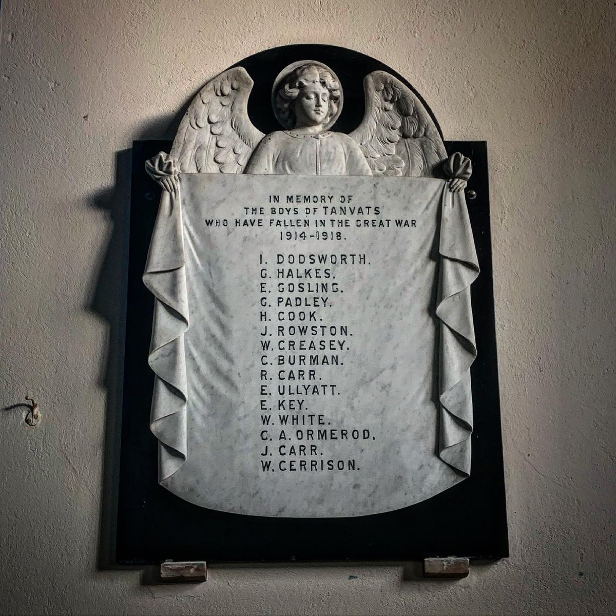 Beas_Hive's tweet photo. We’ve 3 #greatwar memorials in our church
& we take their ownership very seriously
Happily we’ve a soldier in our family who’ll help us ensure they’re remembered appropriately
#petiteproperties #wewillrememberthem #theoldmethodistchurch #remembrance #protectinghistory #custodians https://t.co/FjMjAin0v4