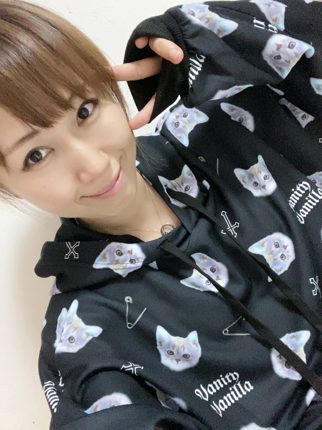 中島美穂 プロボウラー スポーツ選手 元グラドル 動物愛護活動中 S田さんのママさんが可愛いお洋服をくださった T T いつもすんごい優しくしてくれてありがとうございます 大切に着ます 猫の毛だらけにならないよう気をつける