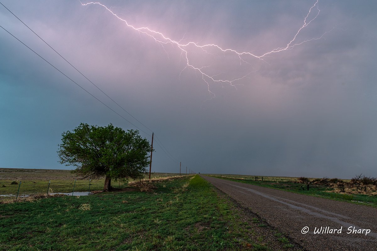 My first day out on my extended tour turned out very well. Followed a severe thunderstorm north of Las Animas, Co that eventually generated a tornado warning. I saw a wall cloud a couple of times on this storm but no tornado from my vantage point. #cowx #wxtwitter https://t.co/DbvhCM1uXe
