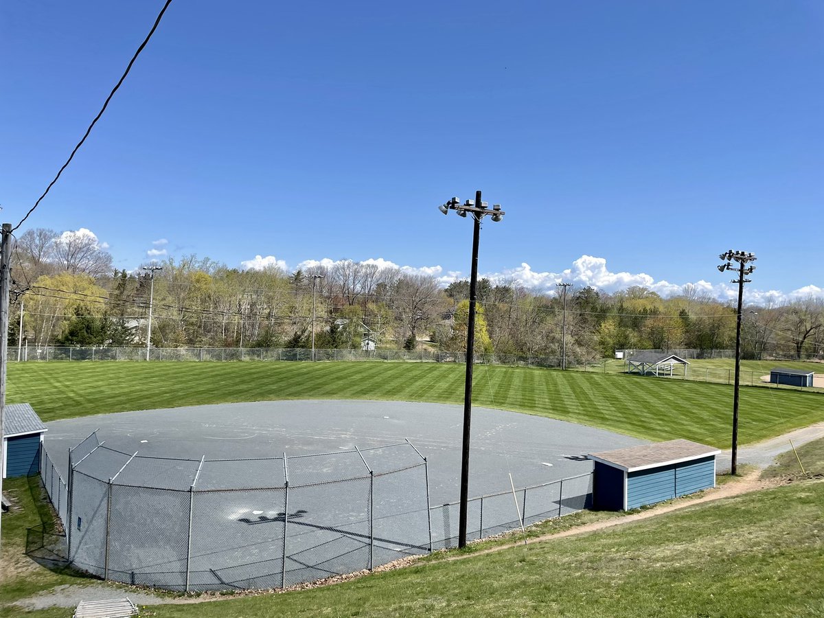 _hammer19's tweet photo. Sunny day vibes #valleythings https://t.co/pEgiBhV2Nt