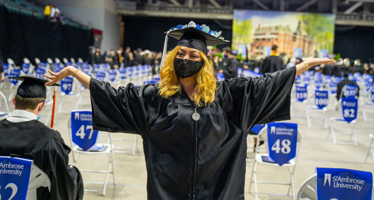 stambrose's tweet photo. That’s a wrap! 🐝🎓 Congratulations to the Class of 2021! #SAUGrad21 https://t.co/n4xhbI2Lwy