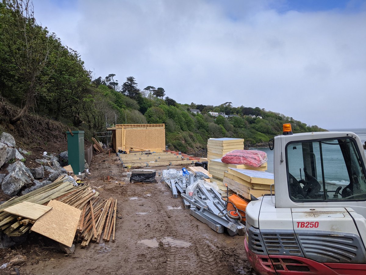 Some interesting pictures of #CarbisBay they have 2 ish weeks to finish the new 'meeting rooms' before the world turns up. I guess they might be taking the drekley approach? #G7 #Cornwall