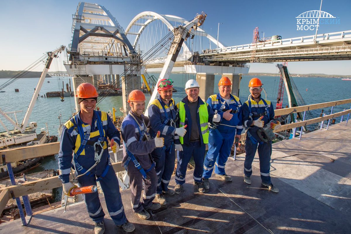 Работа строителем в крыму. Сотрудник строитель. Работа строителем в крыму. Строители крымского моста. Великая стройка.