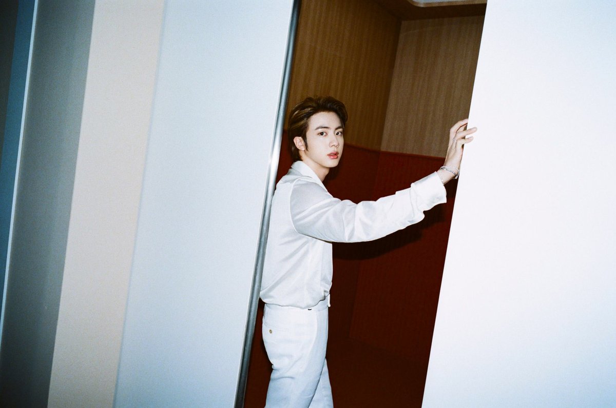 BIG BIG THANKS to KIM TAEHYUNG’s  stylist &amp; KIM SEOKJIN’s hairstylist😭💜 
Demi ye rasanya pen salto 🤸🏻‍♂️🤸🏻‍♂️