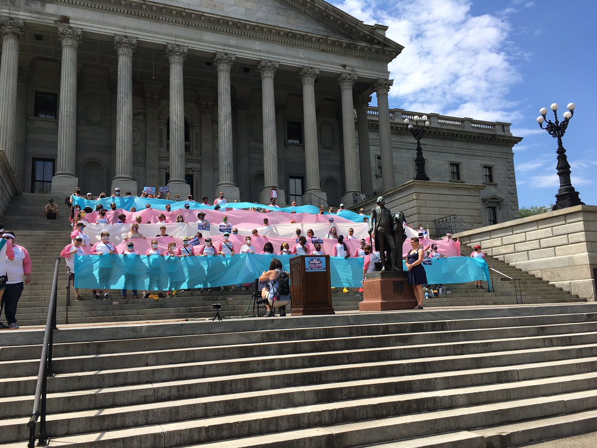 SimoneJamesonTV's tweet photo. #HappeningNow: Dozens of LGBTQ individuals, advocates and allies gather at the SC State House to show support for #transgenderyouth. Pleading for an end to anti-trans legislation in the state. @wachfox #scunited #queerrights #transrights https://t.co/VZA6RDKn0q