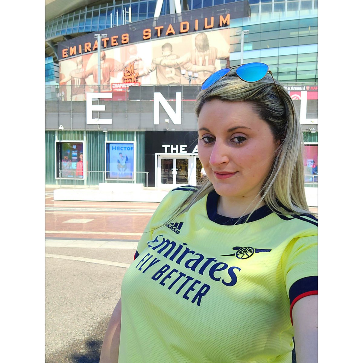 ClockEndJodie's tweet photo. ....picked up the new @Arsenal away shirt too whilst visiting the stadium today....its so beautiful 😍💛
Who has theirs?? https://t.co/EpSOy5eb9U