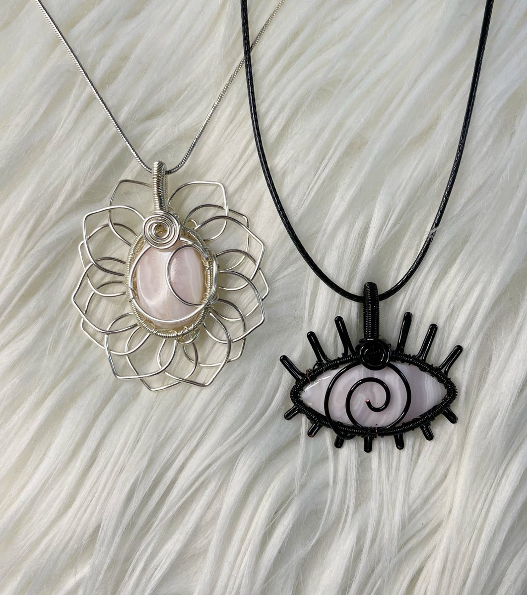 mildhippie's tweet photo. these crystal necklaces I made glow under a UV light 😛🌻👁 https://t.co/xCCQr93K8g
