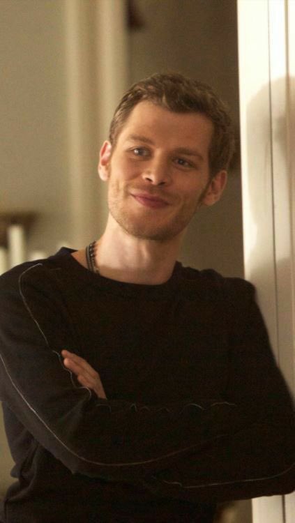 Happy birthday Joseph Morgan he turned 40 today 