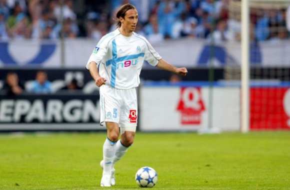 EsbShow's tweet image. Demain soir c'est la dernière... La der des der...😢. Alors pour vous récompenser de nous avoir suivi et soutenu, on vous réserve un programme exceptionnel. Avec notamment la venue de Fred Déhu. Ancien joueur de Lens, PSG, OM ou Barça notamment. RDV à 20h30 !

#SuperESBshow