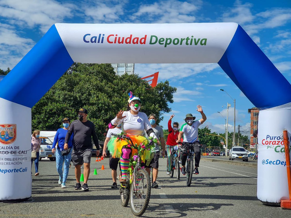 SecDeporteCali's tweet photo. La Unidad Deportiva Panamericana es el epicentro de la ruta Circuito Deportivo, 🏃🏽‍♂️🧑🏾‍🦽en la que los caleños disfrutan de la práctica de actividad física con todos los protocolos de bioseguridad😷@AlcaldiaDeCali @AlcaldiaDeCali 

#CaliCiudadDeportiva #CaliSeLevantaPorLaVida https://t.co/Y6oa5JgApI