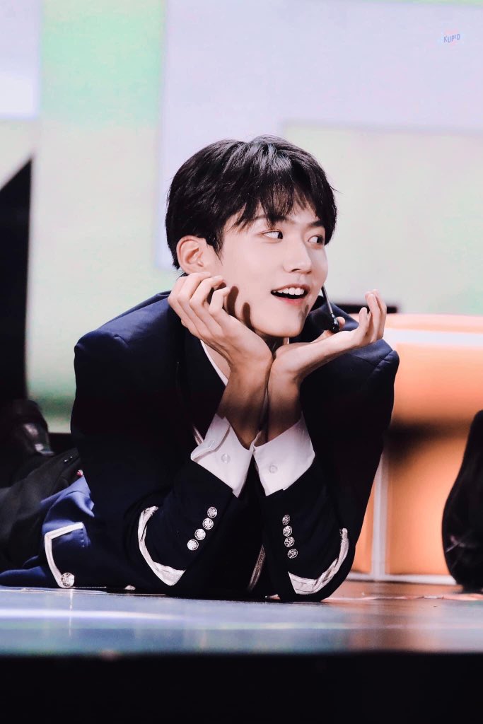 Linh05679059's tweet photo. Lần đầu tiên được đón sinh nhật cùng baobei  #VisualKingZhouKeyuDay https://t.co/LjKIxJoZ7u