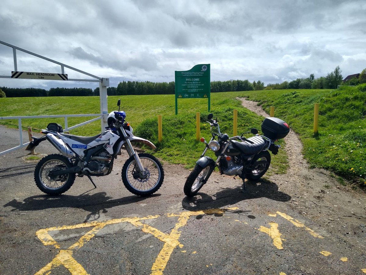 MPSSutton's tweet photo. Officer Deployed to #RoundshawDowns to tackle Off Road Bikes being driven across the Downs, Officer have located a Stolen Motorbike before the owner realised it had been stolen !!! 
This has now been recovered and enquires are ongoing. https://t.co/eviY8rA8aL