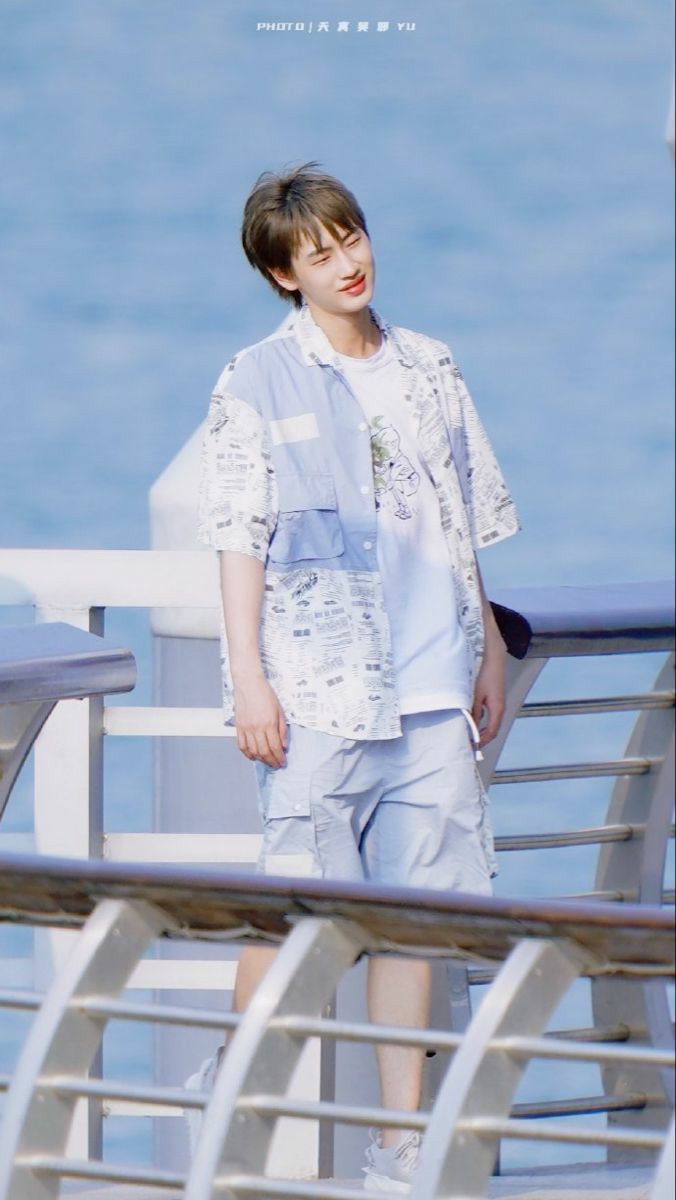 Một chiếc idol tướng đi luôn luôn quẹo sang một bên 😶

#StandWithAK