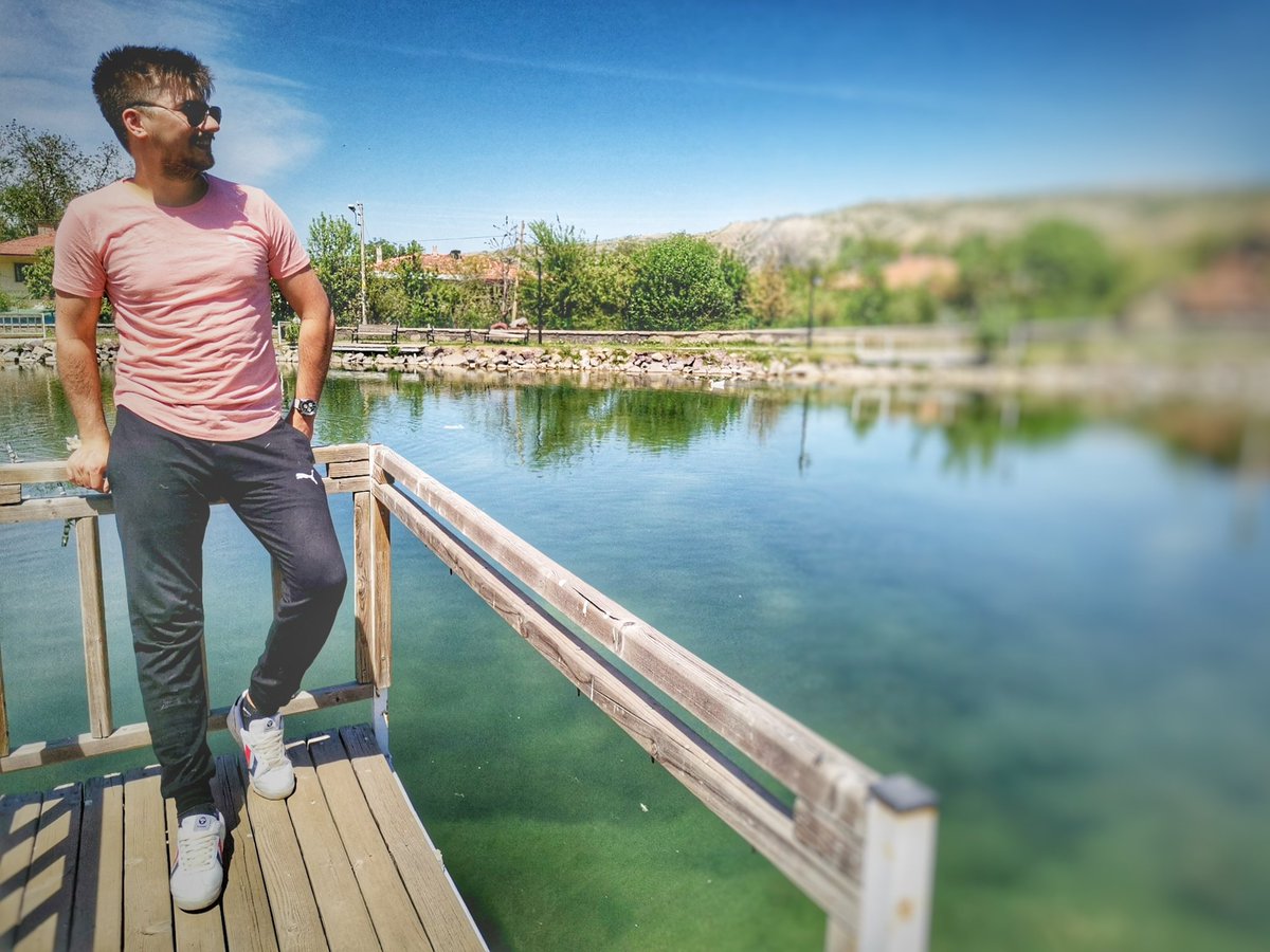 Zayıf insanlar intikam alır, güçlü insanlar affeder, zeki insanlar umursamazlar.👑👑👑