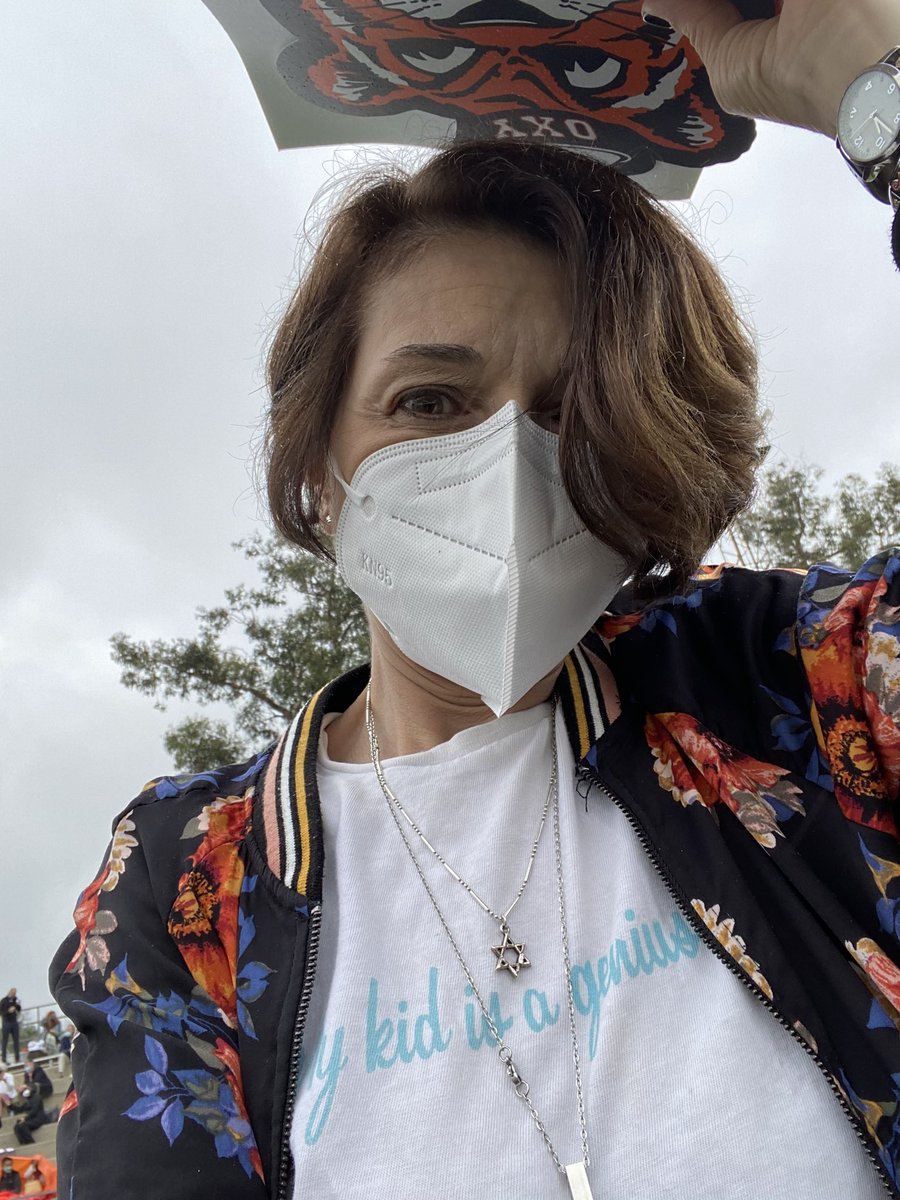 taradublinrocks's tweet photo. Bad hair day thanks to the friggin RAIN IN LOS ANGELES #OxyGrad #CongratsJack #ProudMom https://t.co/zkugI7xGhE