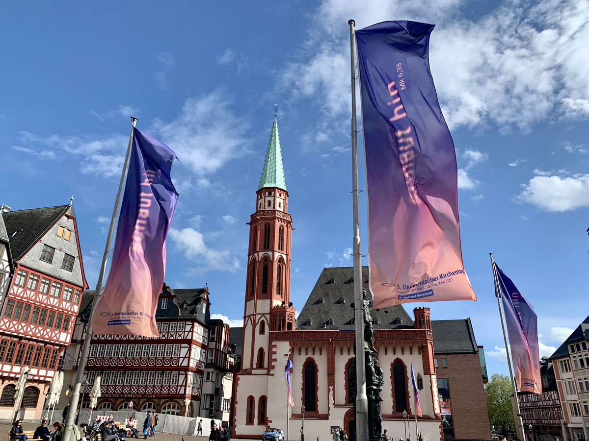 VolkerRahn's tweet photo. #Schauthin: und zwar ganz genau. Da ist der Ökumenische #Kirchentag in Frankfurt kaum vorbei, kommen Sonne und Regenbogen bei #EinTisch raus 🏳️🌈
EKHN-Themenspecial zum #oekt
👉 https://t.co/Ch4l7pORtS @OekumenischerKT @ekhn_de @kirchentag_de @Stadt_FFM @hessenschau #LGBTQ #LGBTQIA https://t.co/TTG23eGw2w