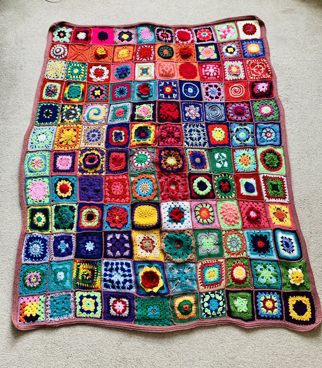 LaRadarina's tweet photo. That’s the first throw finished! It will be going up for auction on my crochet page https://t.co/GCCDpjDRG6 very soon & proceeds go to #DAYRToSing a wonderful self-run singing for lung health group, for self-management of respiratory conditions like COPD. #366DaysOfGrannySquares https://t.co/ETcqrjocGn