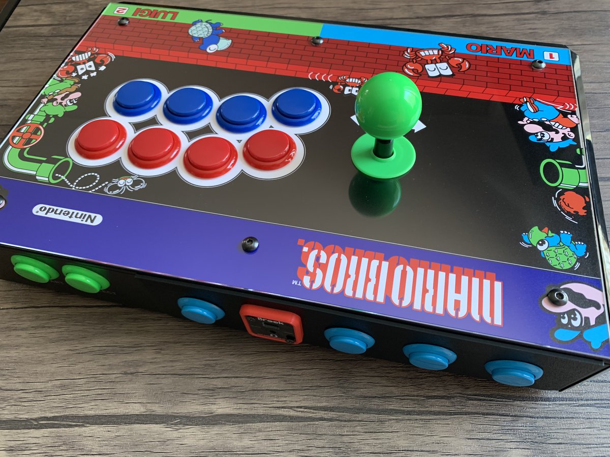 FineTunedBenjo's tweet photo. Been meaning to show this one off for a while. Artwork by @GStickart, plexi from @focusattack, various parts from @ArcadeShock, &amp; 3D-printed back panel &amp; Neutrik frame from @butteroj. The stick is using a 4-way gate for Mario Bros., Donkey Kong, &amp; other old arcade stuff ~ 🕹️ https://t.co/FLU0hyl63h