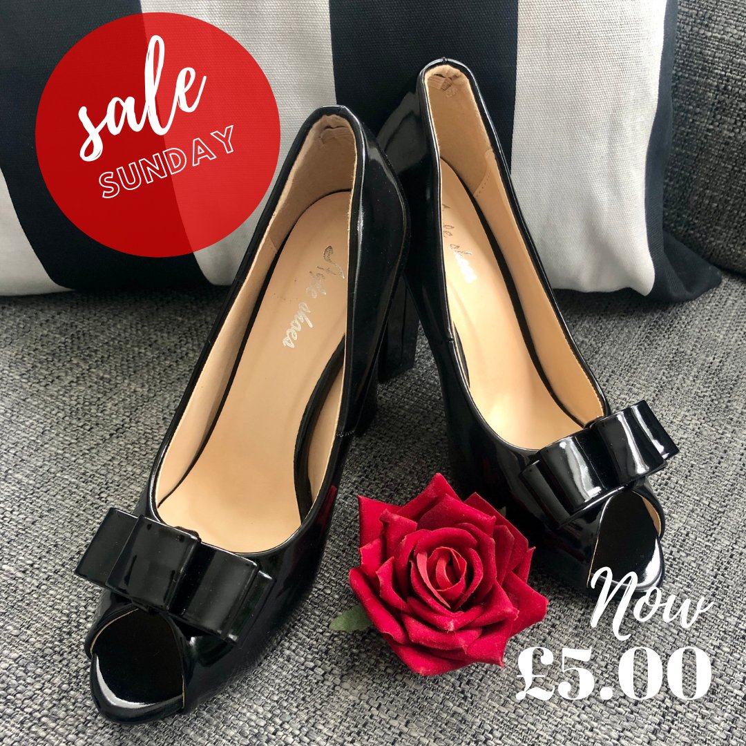 Sale Sunday and boy have we got a treat for you. These gorgeous peep toe shoes are down to just a mere £5.00.  Please note however, that these are all old stock and some might have some minor imperfections, but a bargain all the same...
#50sshoes #peeptoeshoes #salesunday
