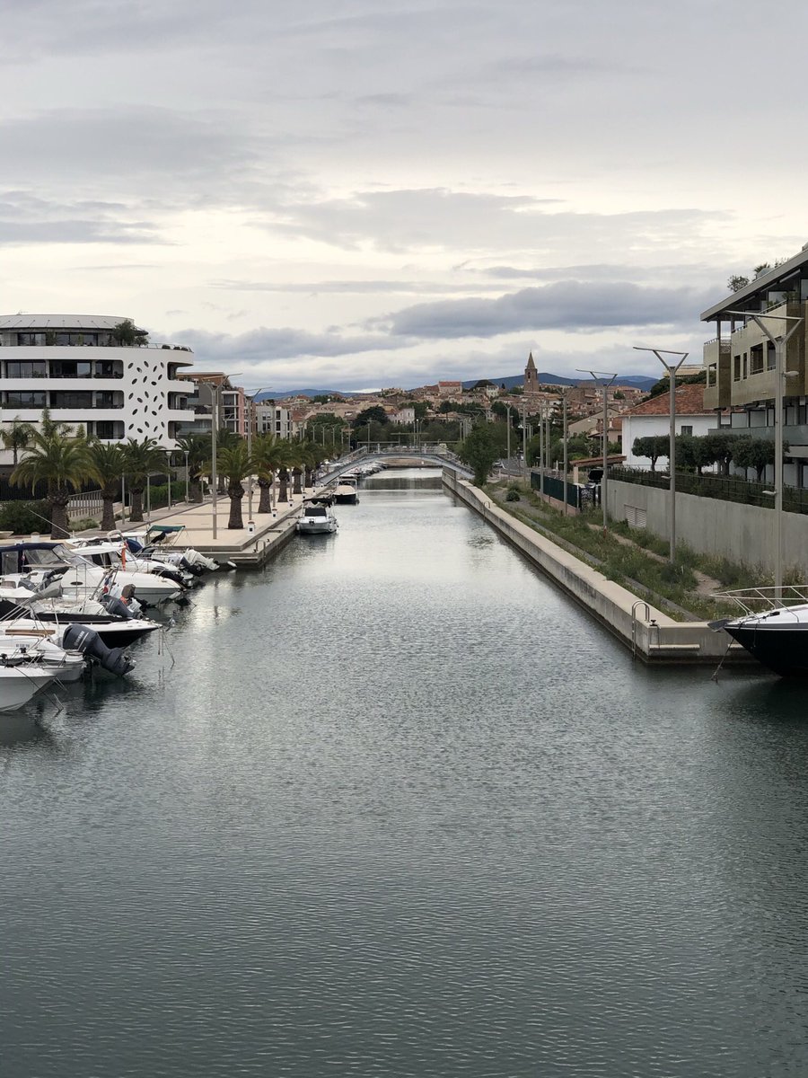 NathSert's tweet photo. Beige weather but nice walk #PortFréjus #Basenature https://t.co/peKq1MPIoB