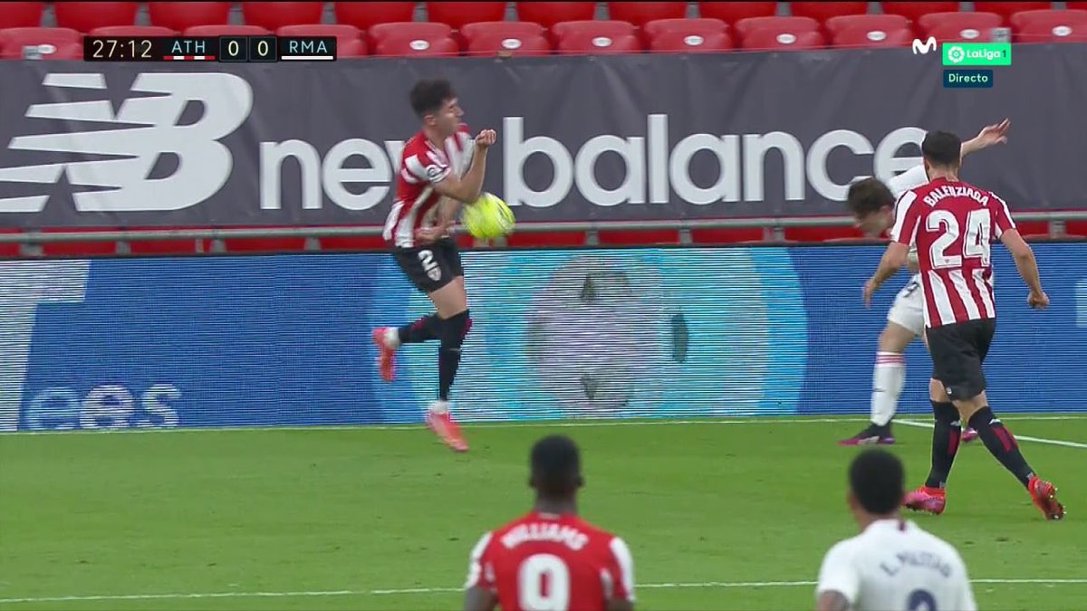 RMadridistaReal's tweet image. La primera sí es penalti. La segunda no. ¿Alguien lo puede explicar?