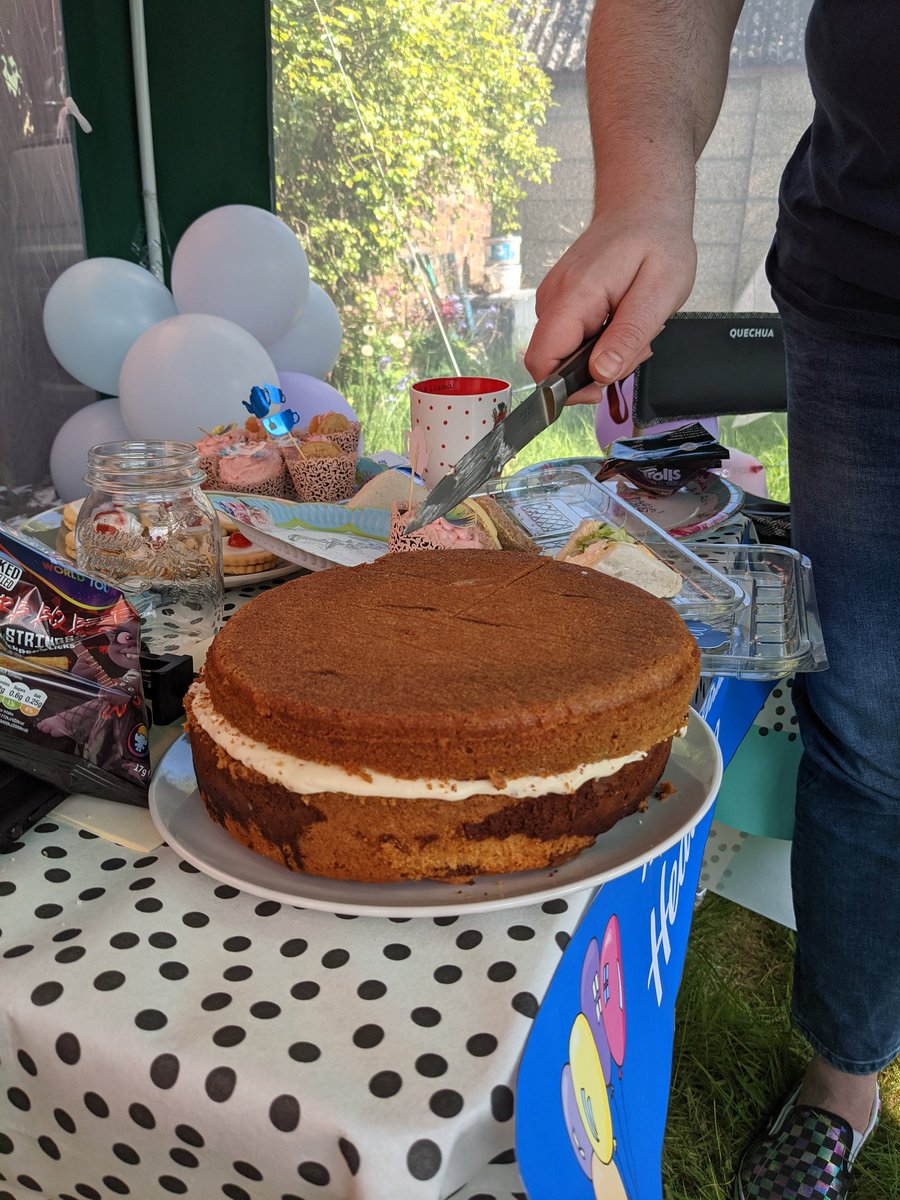 copytyper's tweet photo. Had a little birthday celebration for my sister who has M.E. and got to eat cake whilst raising money for a great cause! #TeaPartyForME2021 https://t.co/HYAcT3ziks