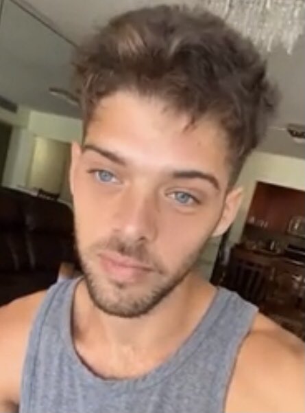 SbastienMlires1's tweet photo. El influencer🇦🇷Santi Maratea recaudó los 2 millones de dólares que Emma necesitaba para sanar su Atrofia Muscular Espinal. 
Santi convenció a famosos y se rumorea que los últimos 500mil fueron donados por Messi. 
¡Ahora 🙏 para Derek de 5 meses! Espera un milagro en Portoviejo🇪🇨 https://t.co/HtCWEi3d8U